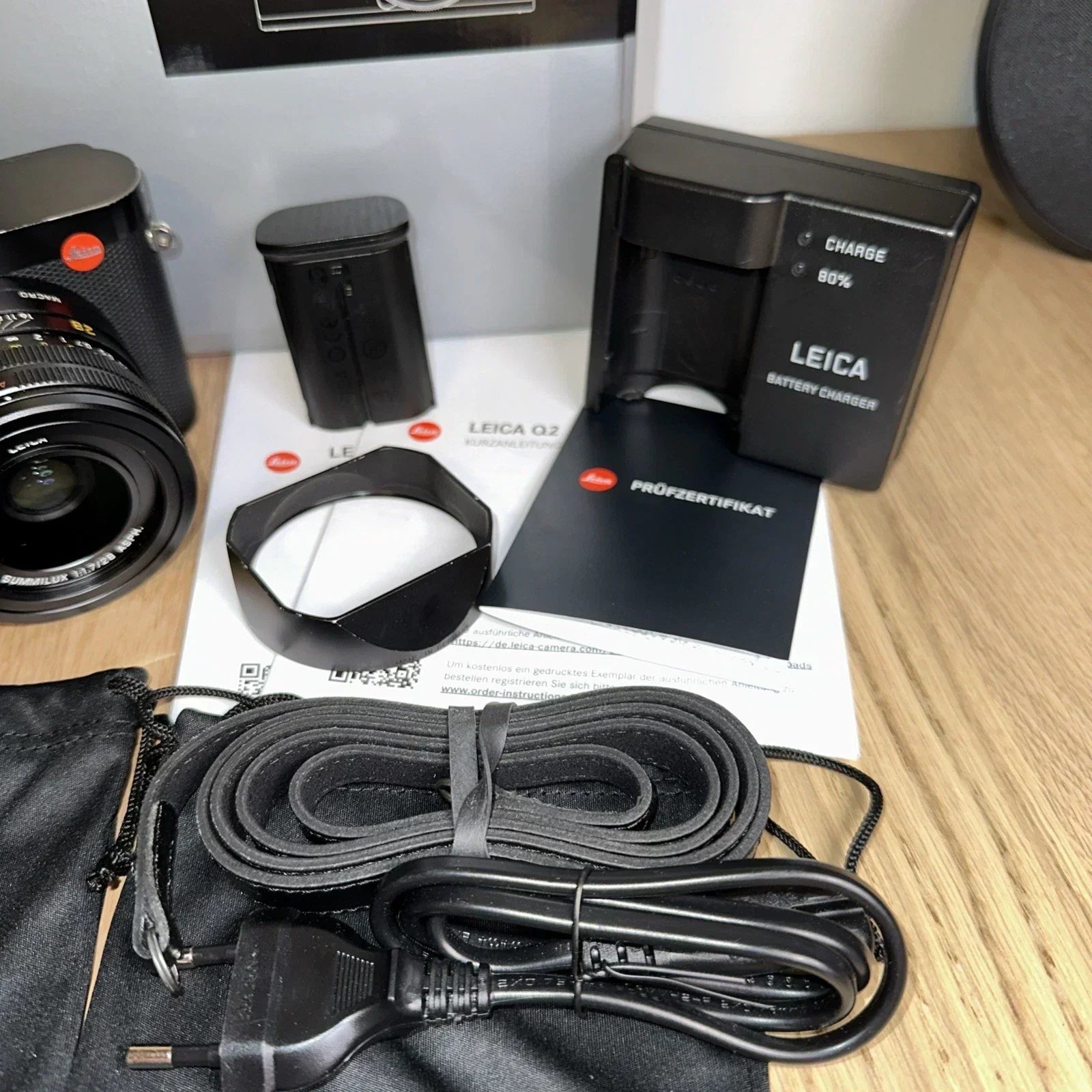 Leica Q2 47.3MP - Box, Accessories, Complete Set! - US Seller