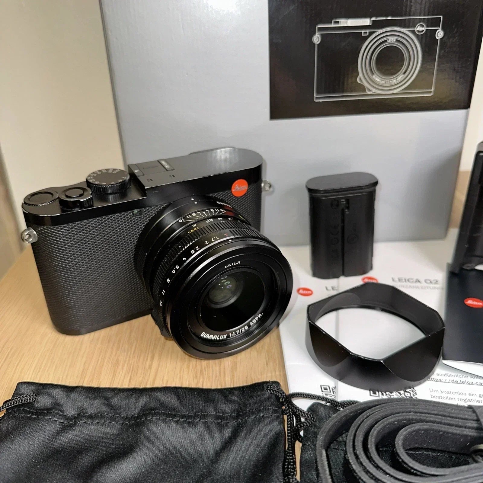 Leica Q2 47.3MP - Box, Accessories, Complete Set! - US Seller