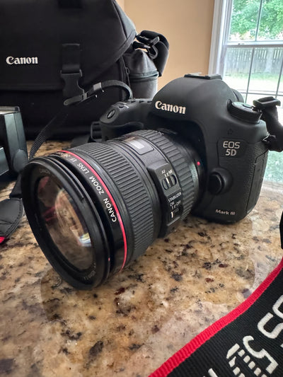 Canon EOS 5D Mark III Bundle