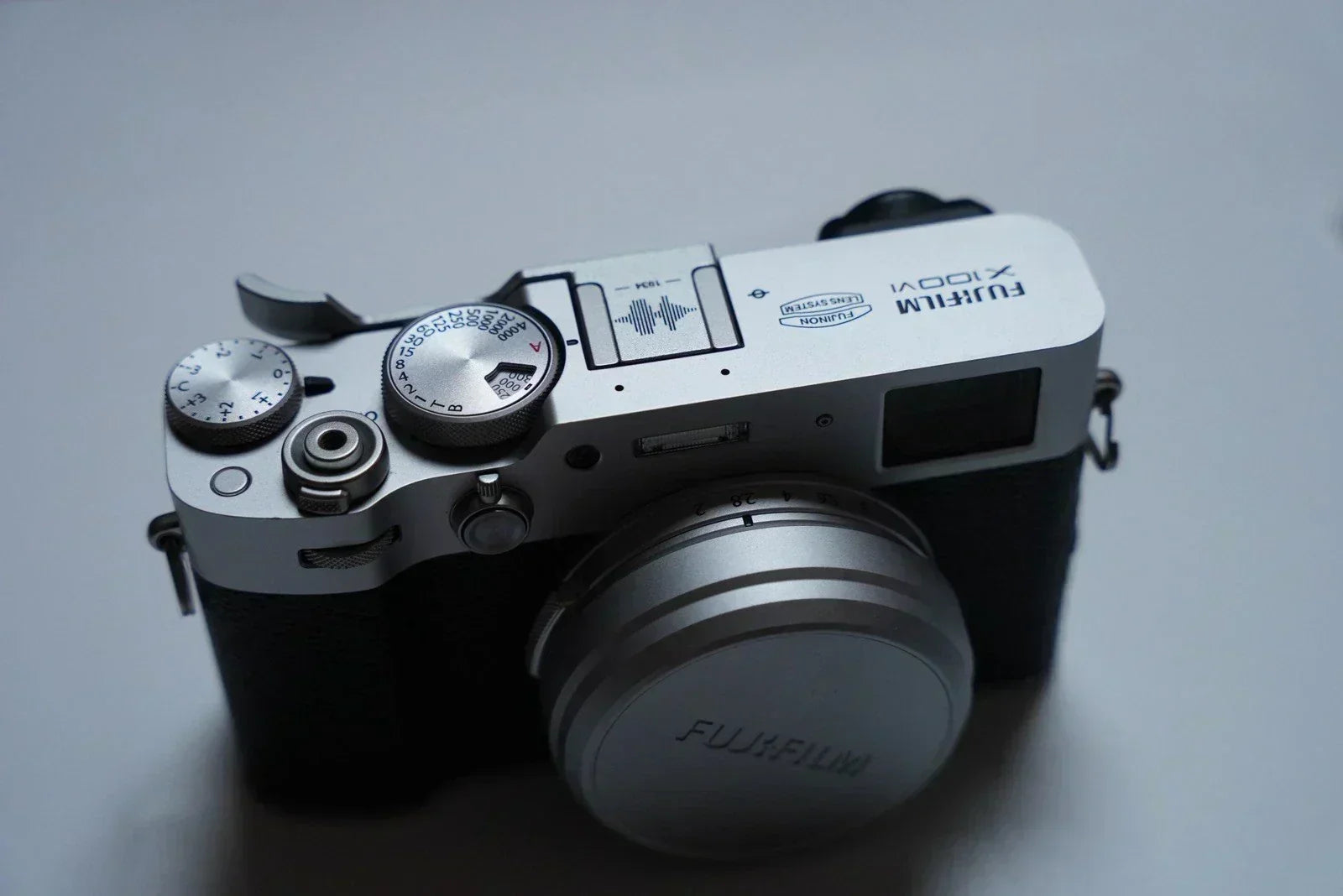 Fujifilm X100VI Silver + Box & Accessories | 23mm f/2 | Excellent Condition